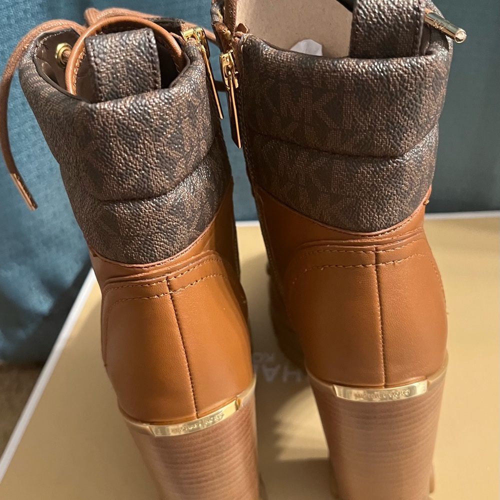 Brand new just tried on. Never been worn. Very stylish boots. New, negotiable - Picture 4 of 6